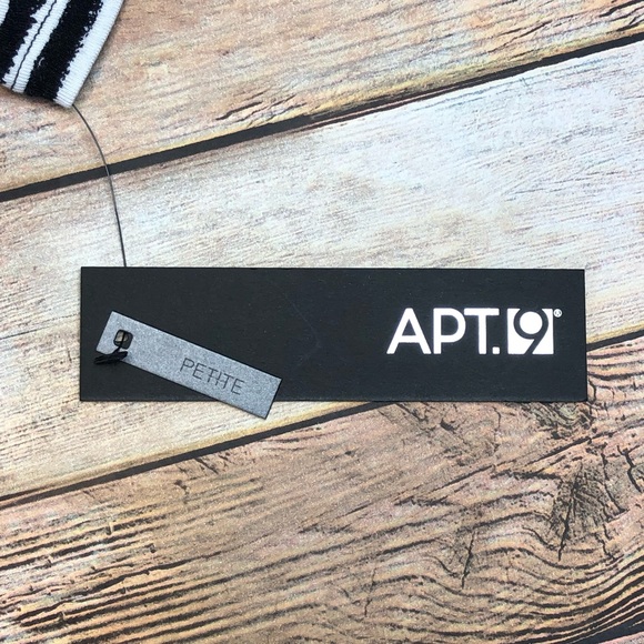 APT.9 Striped Short Sleeve Top. NWT - Picture 5 of 6